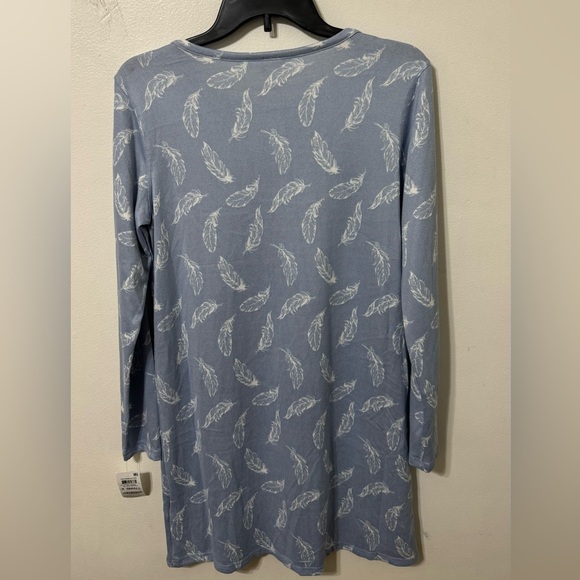 Beautiful Sleep Shirt for the low low Price - Picture 2 of 5